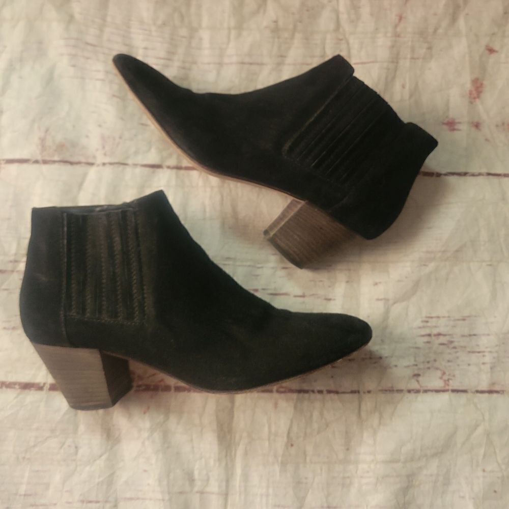 Aquatalia Suede Ankle Booties Size 9.5